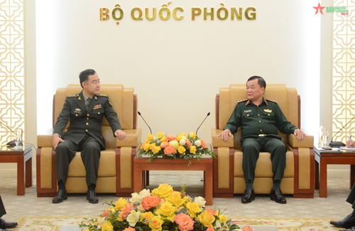 Thượng tướng Hoàng Xuân Chiến tiếp Tùy viên Quốc phòng Trung Quốc

